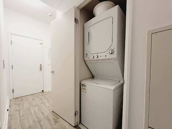 3rd image of 220 Victoria St #1305