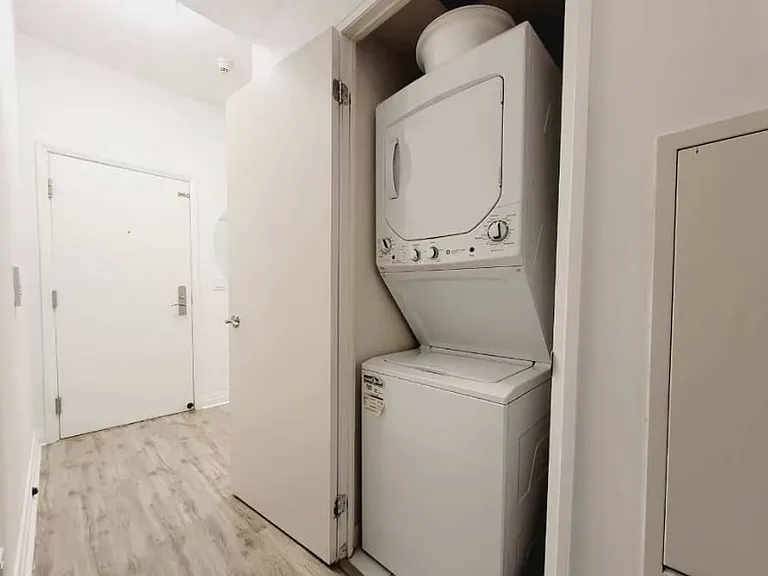 220 Victoria St #1305 — Photo 3
