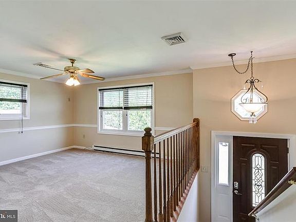5th image of 514 Gateway Dr W