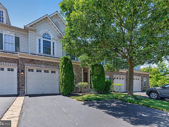 4th image of 349 Village Way