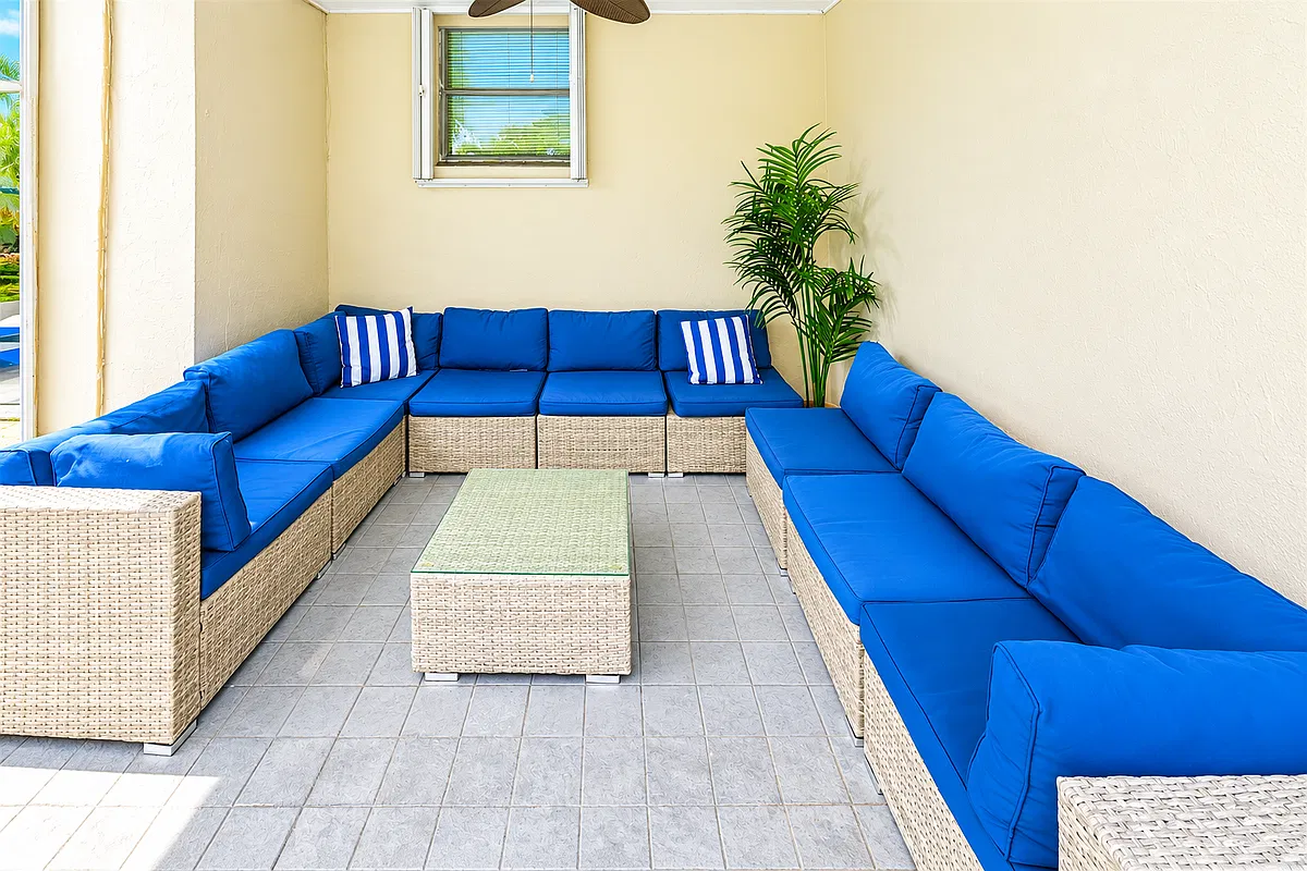 6 bed, 4.0 bath, 2360 sqft, $5,000 — Photo 4