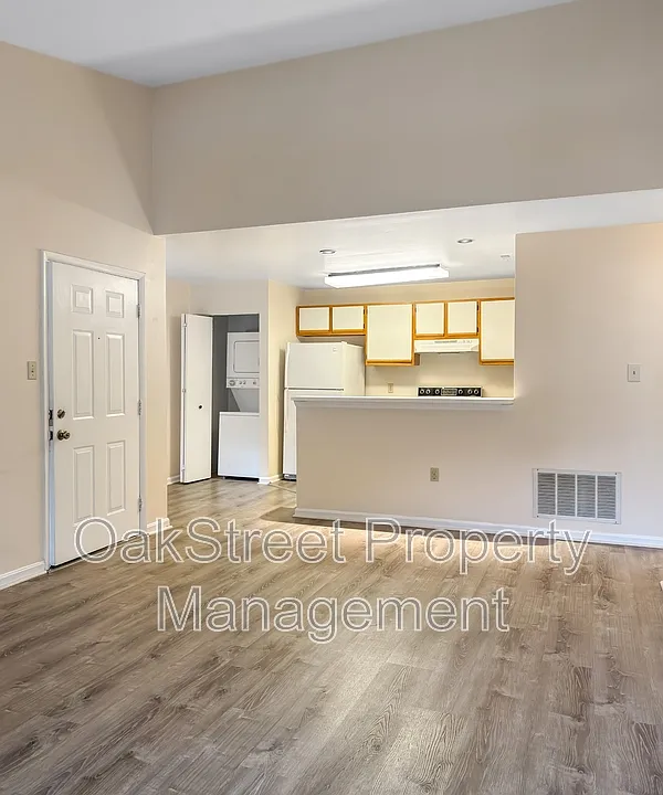 621 E Lake Front Cir