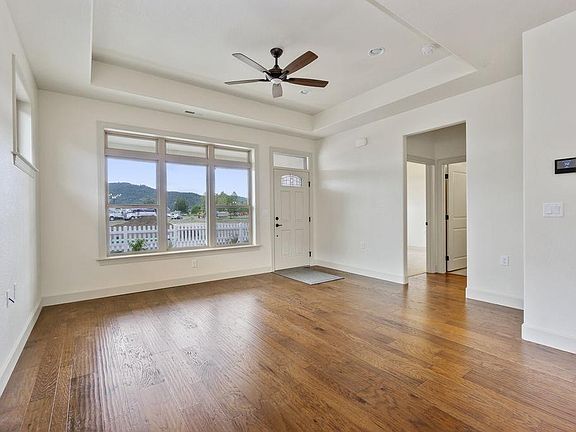 5th image of 458 Eagle Rock Dr