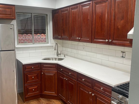 4th image of 3326 Wickham Ave Floor 2