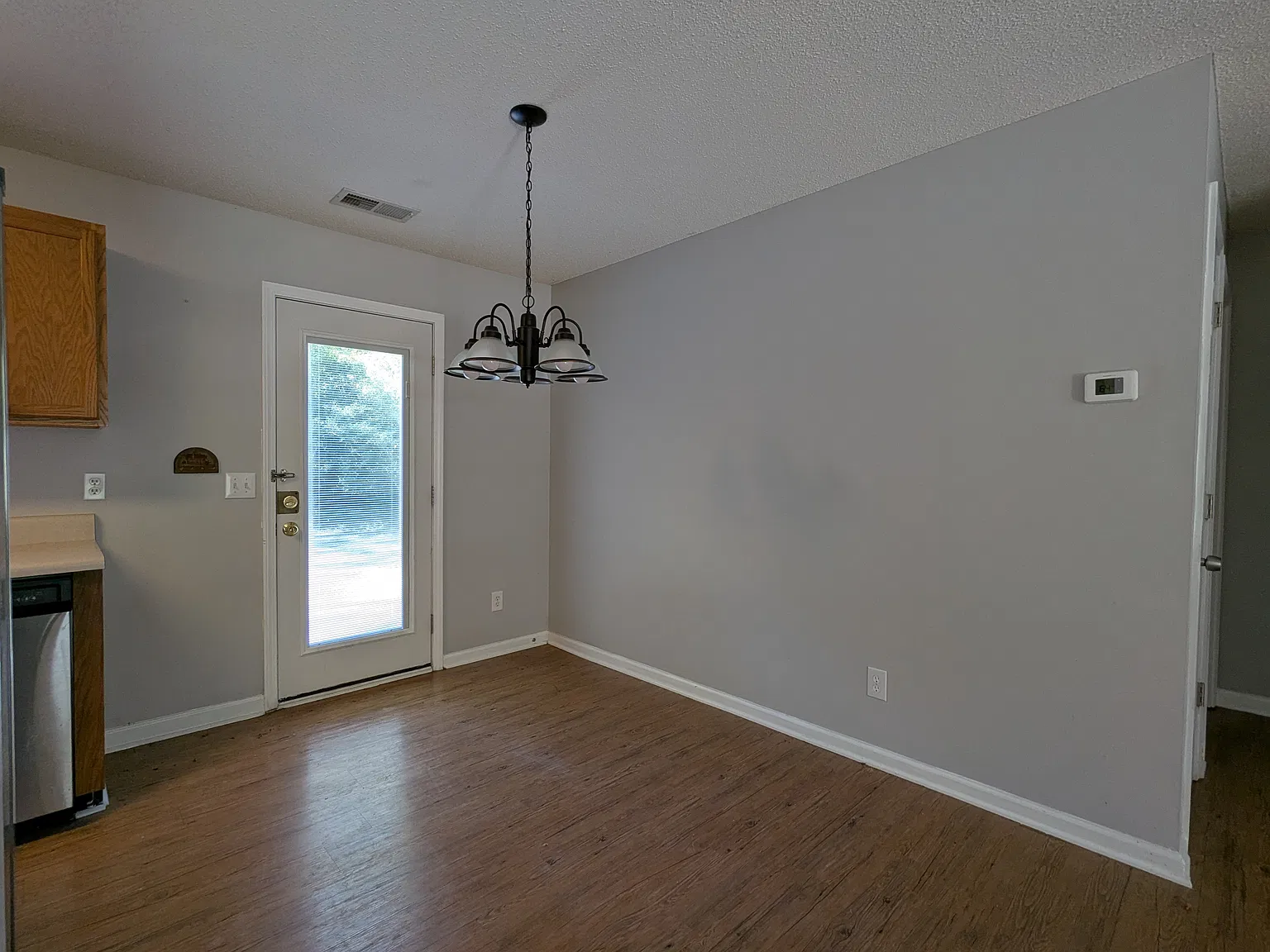 3 bed, 2.0 bath, $995 — Photo 4