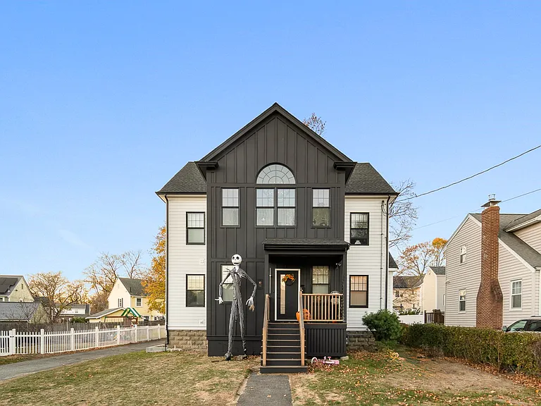 19 Shirley Rd — Photo 1