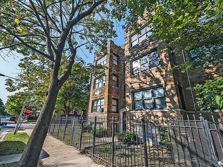 7754 S Loomis — Photo 9