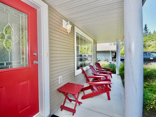 6315 Tower Rd, Sechelt, BC V7Z 0T7