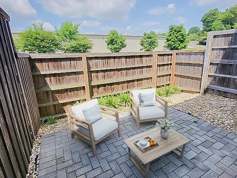 425 Sutherland View Way — Photo 28