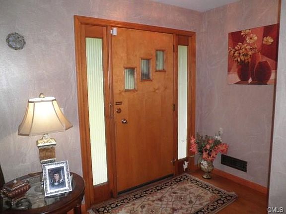 3rd image of 8 Pell Mell Dr