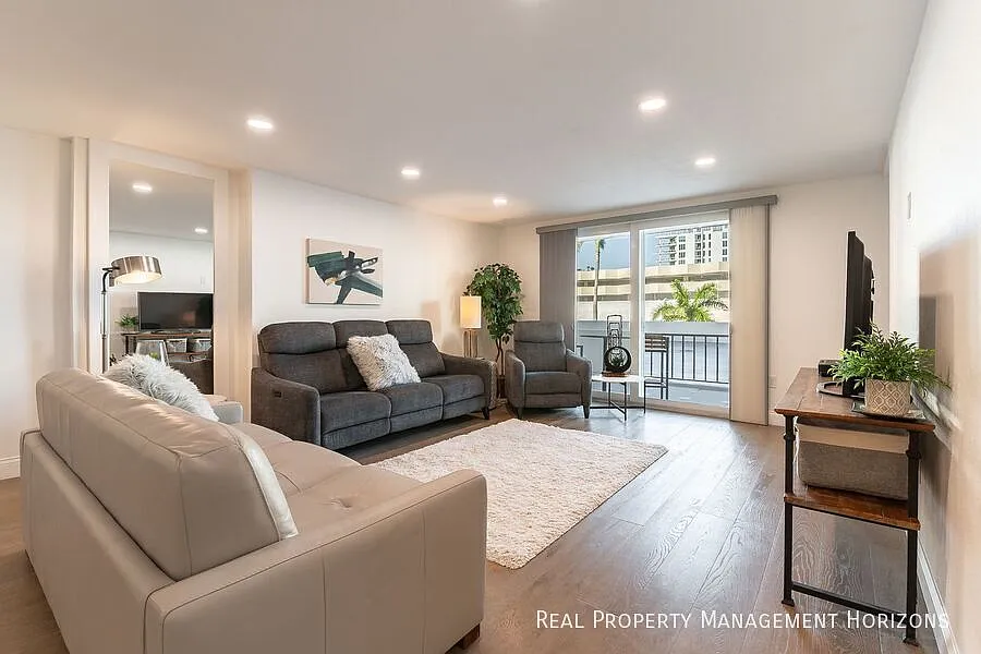 101 S Gulfstream Ave - Re-modelled 2-Bed, 2-Bath Condo in Downtown Sarasota — Photo 4