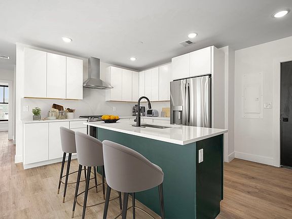 2nd image of 173 Magnolia St #7