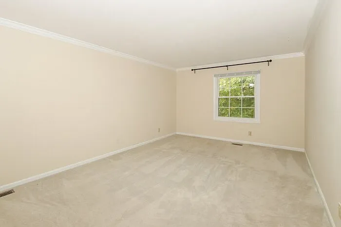 1537 Spruce Ct — Photo 10