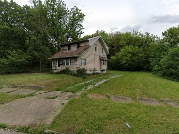 957 Bank St, Akron, OH 44305