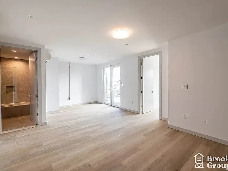 26 Sherman Ave #8E — Photo 2