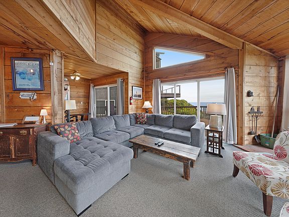 4th image of 4425 SW Beach Ave