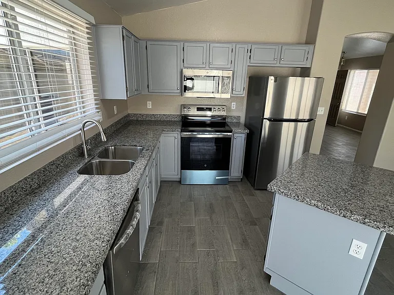 1690 E Countrywalk Ln — Photo 8