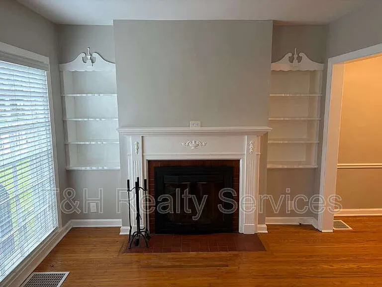 5302 E Saint Joseph St — Photo 3