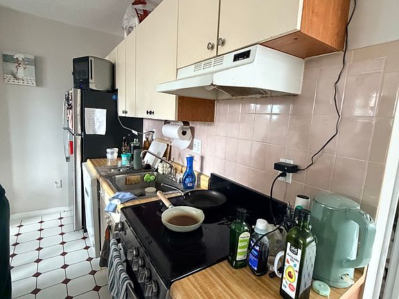 3rd image of 532 Columbus Ave #6