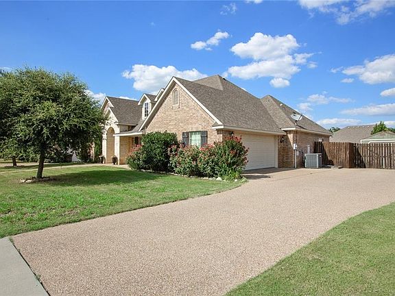 2nd image of 213 Oak Meadow Trl
