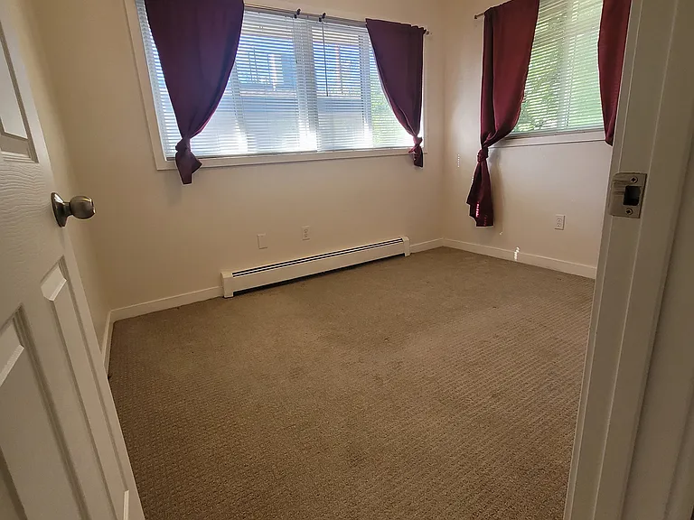 10x9' available 8/15/26