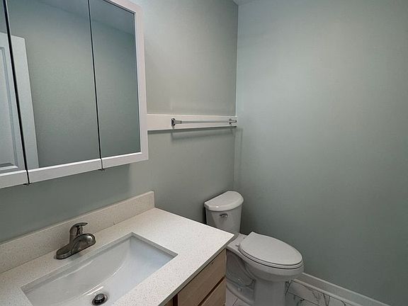 4th image of 925 Jones Cir