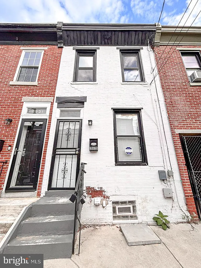 2 bed, 2.0 bath, 732 sqft, $1,800 — Photo 1