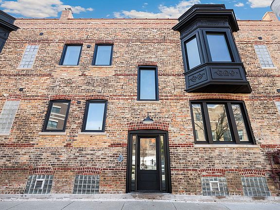 2nd image of 3354 N Whipple St #2R