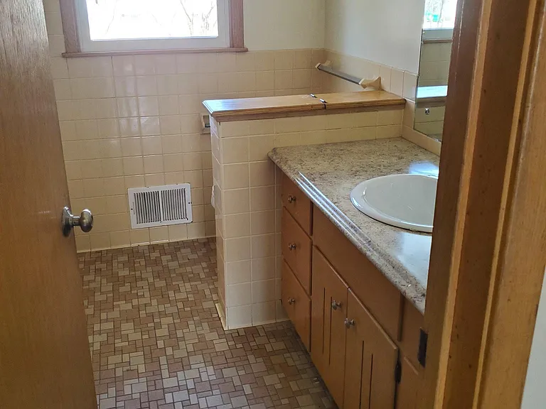1717 Talmage Ave SE — Photo 12