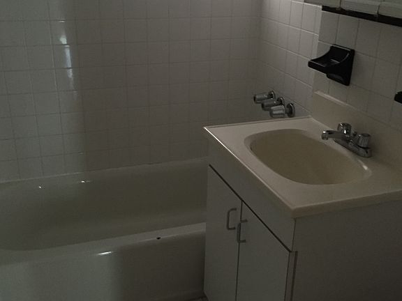 4th image of 4317 48th St APT 3C