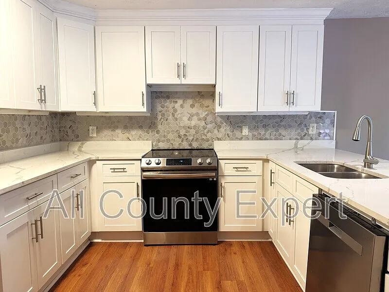 3 bed, 2.5 bath, 1977 sqft, $2,850 — Photo 3