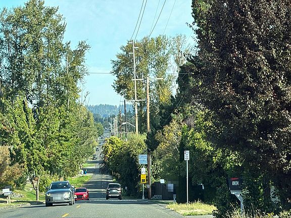 4th image of 1117 9th St SW
