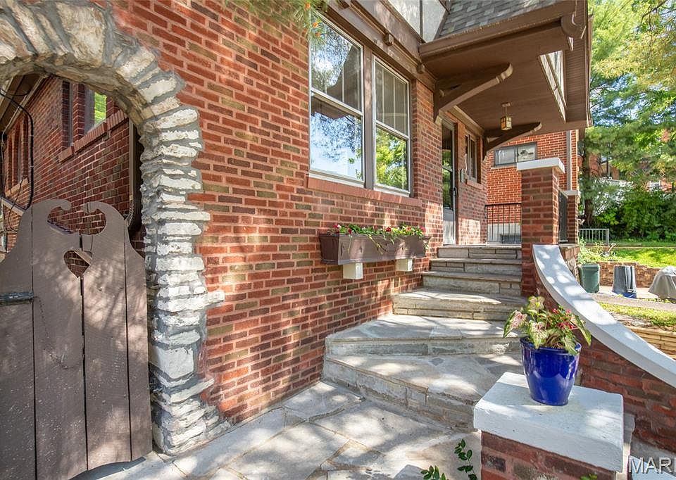 2nd image of 1415 Hawthorne Pl