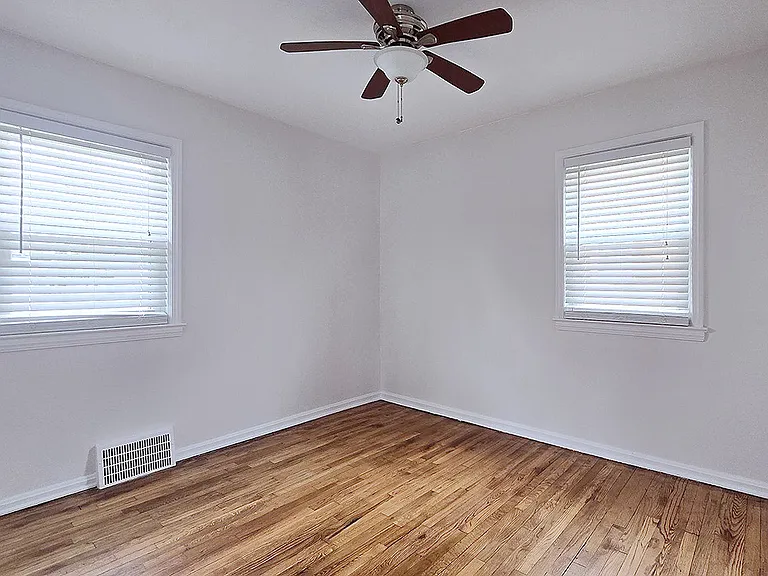 1424 Parkview Dr — Photo 7