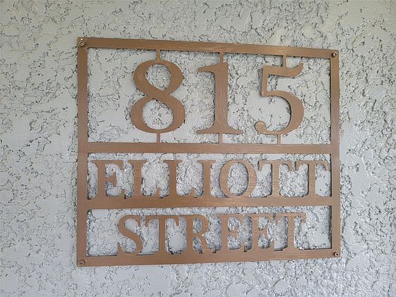 4th image of 815 Elliott St
