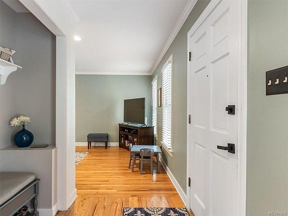 4th image of 5601 Old Willow Ct