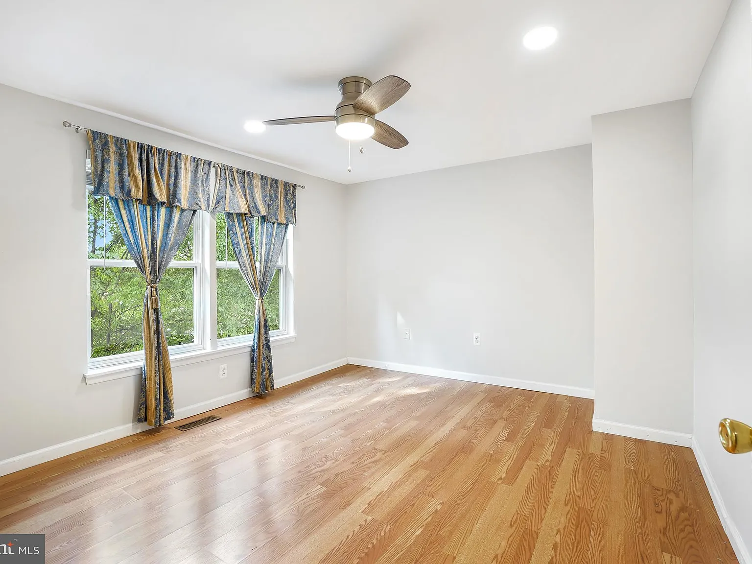2 bed, 1008 sqft, $2,700 — Photo 4