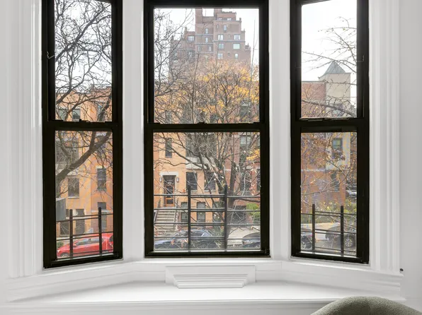 105 Manhattan Avenue image 11 of 20