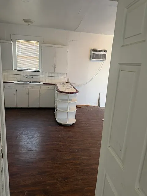 3 bed, 1351 sqft, $1,950 — Photo 2