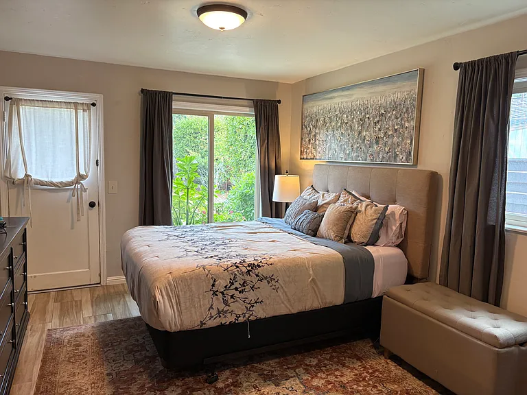 Bedroom 4 (Queen)
