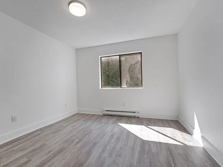 4026 Quadra St — Photo 15
