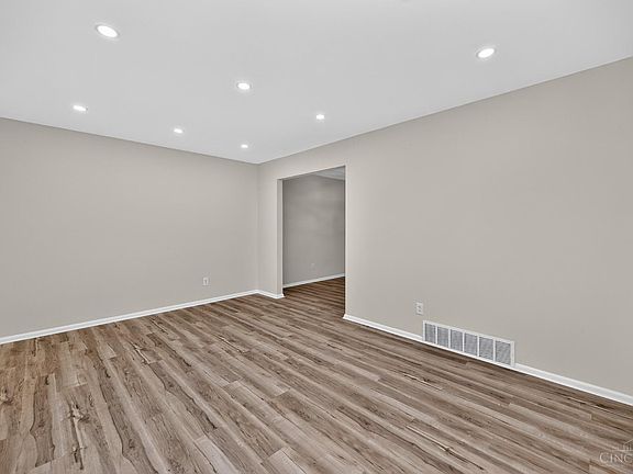 5th image of 932 Glasgow Dr