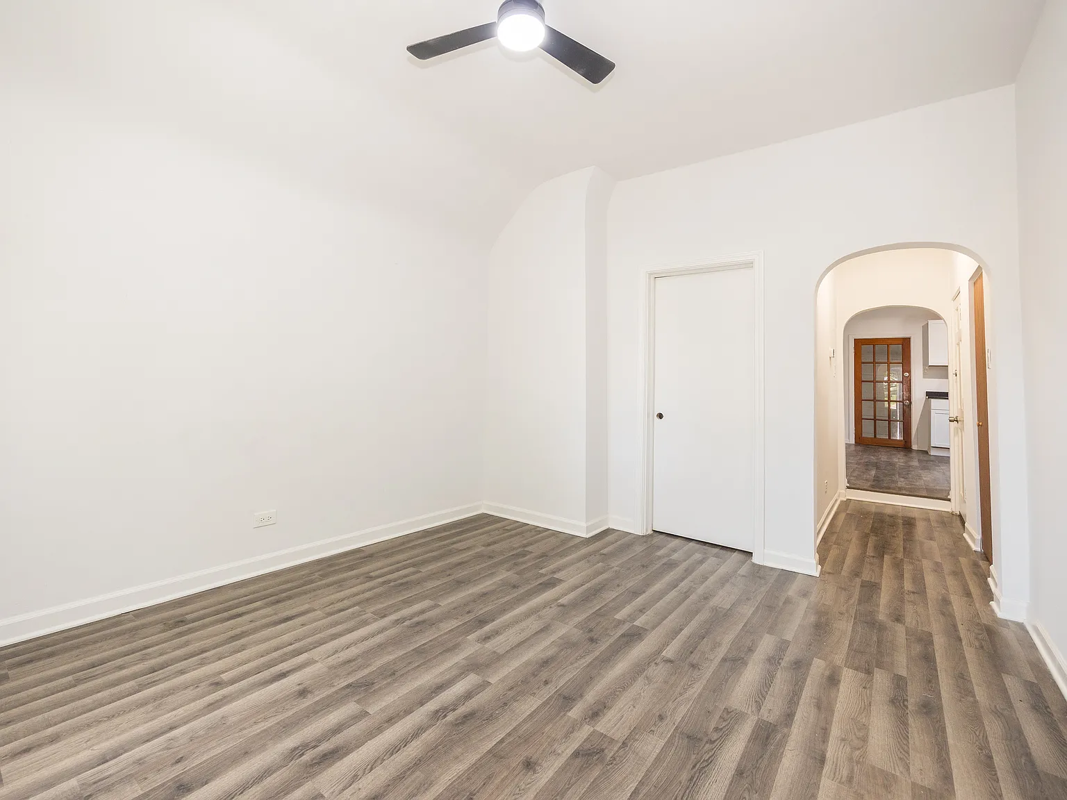 2 bed, 900 sqft, $1,800 — Photo 4