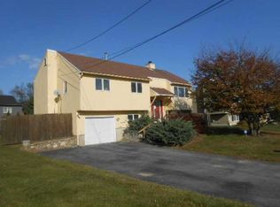 8 Natick Cir, Cranston, RI 02921