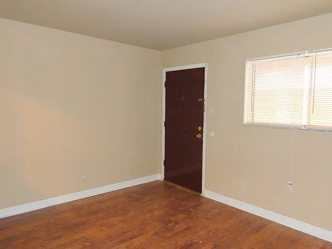 4375-4409 Chippewa - 4377 - G — Photo 3