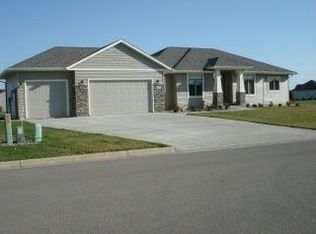 1103 28th St SW, Austin, MN 55912