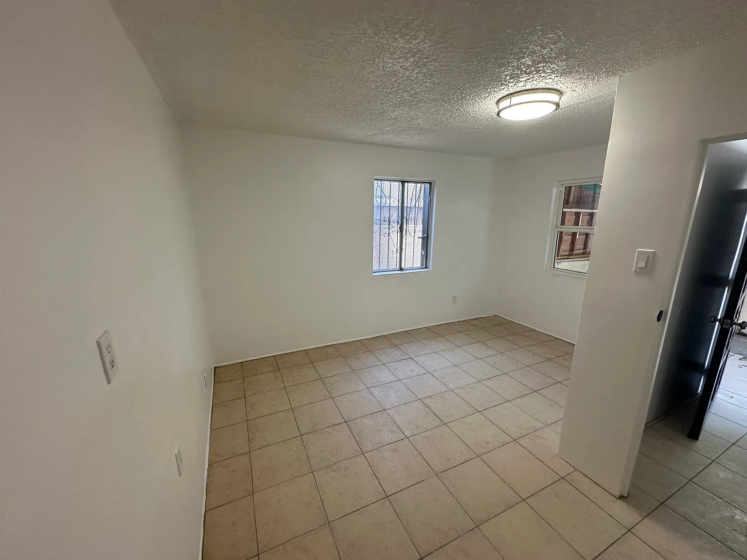 1 bed, 1100 sqft, $1,900 — Photo 2