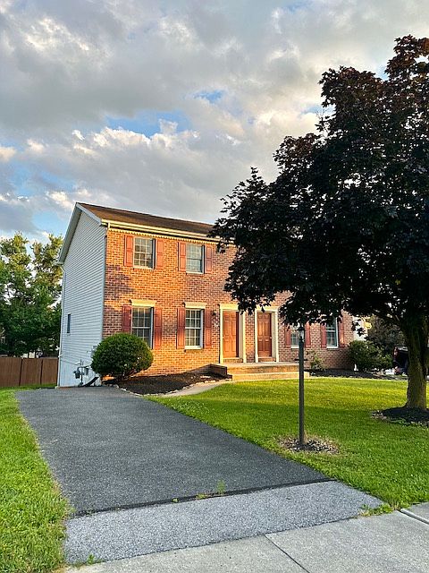 24 Pinewood Circle - Front