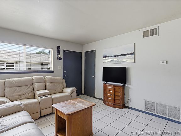 4th image of 1074 N Irvington Ave