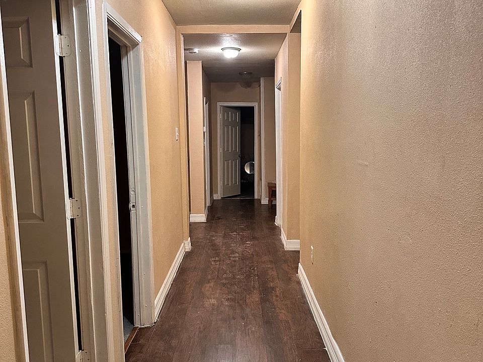 2nd image of 3109 Holmes St